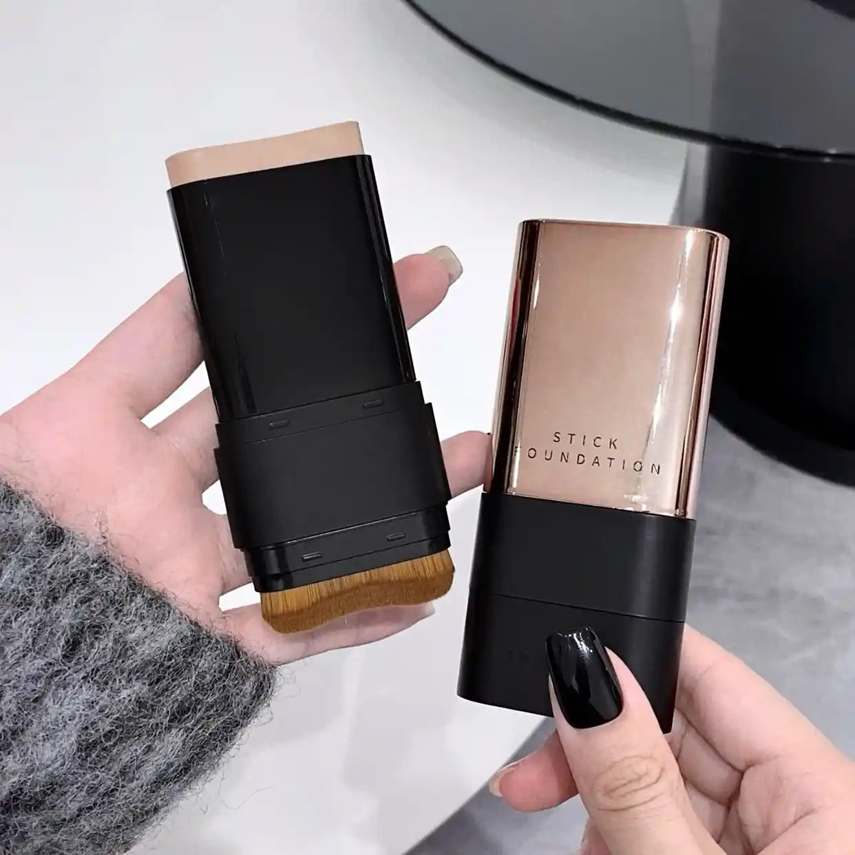 Eclora™ Foundation Stick — Teint net en 60 s